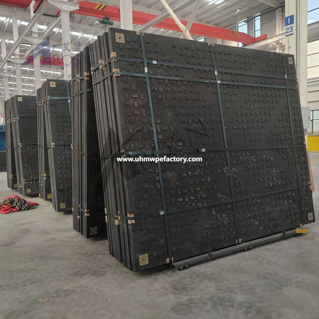 CE/ISO certificate 3000*2500mm 40mm Thick Ground Protection Mat with Overlap for UK/Europe Construction Site