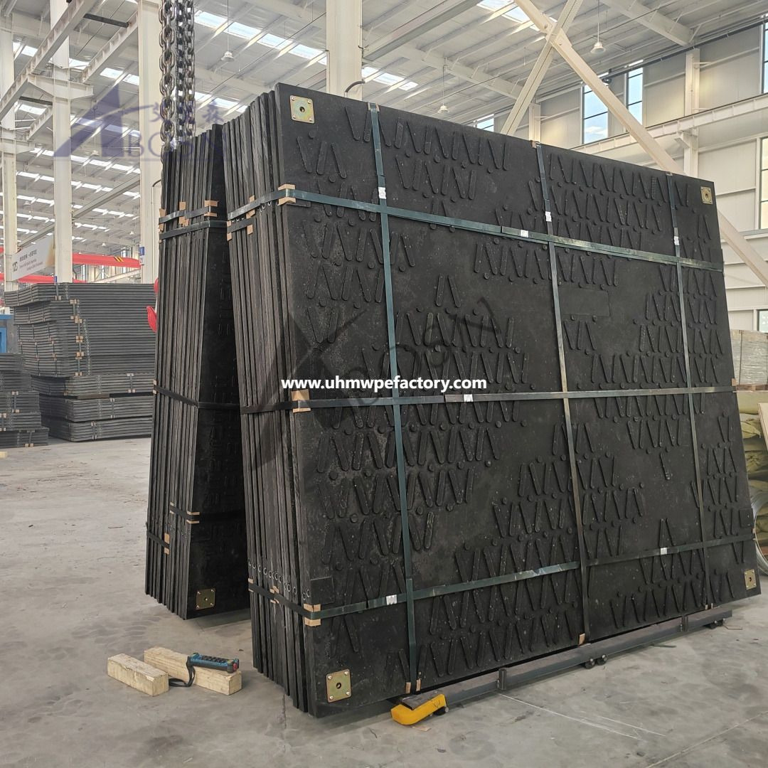 CE/ISO certificate 3000*2500mm 40mm Thick Ground Protection Mat with Overlap for UK/Europe Construction Site