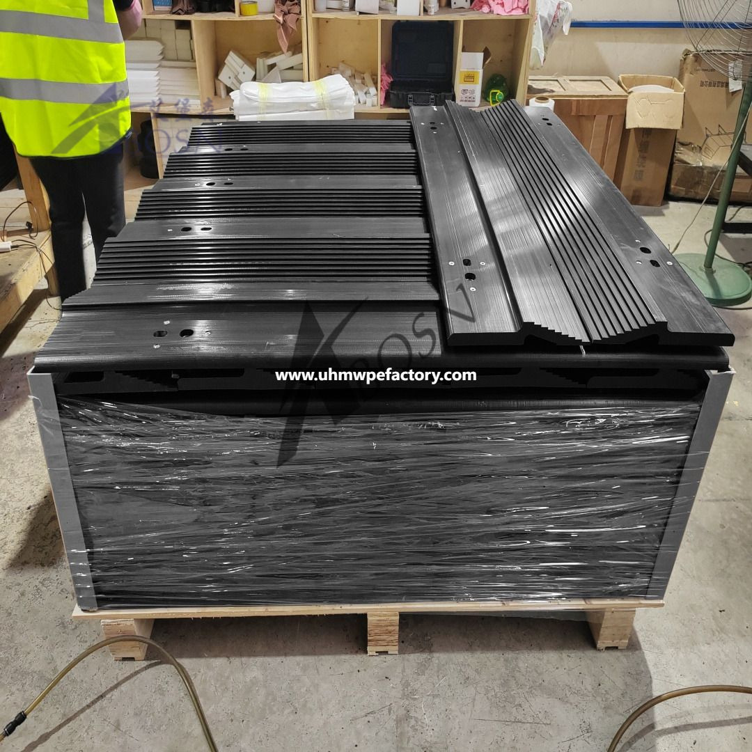 CE/ISO certificate 3000*2500mm 40mm Thick Ground Protection Mat with Overlap for UK/Europe Construction Site